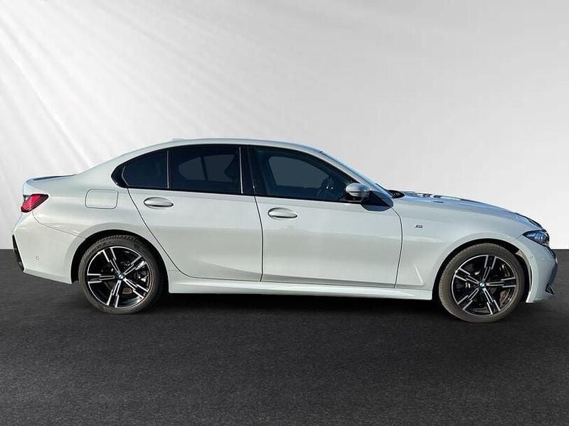 Gebraucht BMW 330e M Sport 292 PS (214 kW) 2025 Brooklyn grau metallic Limousine