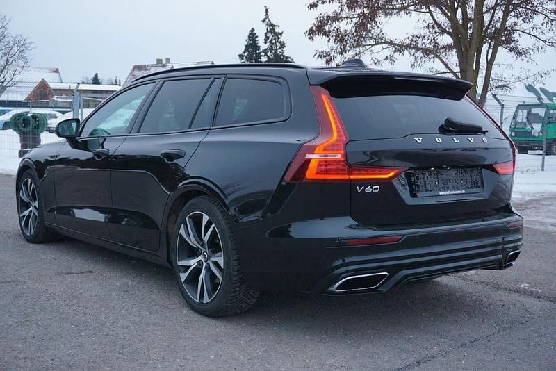 Gebraucht Volvo V60 R-Design 150 PS (110 kW) 2019 Schwarz Kombi