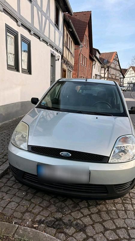Gebraucht Ford Fiesta 90 PS (66 kW) 2004 Silber Kleinwagen