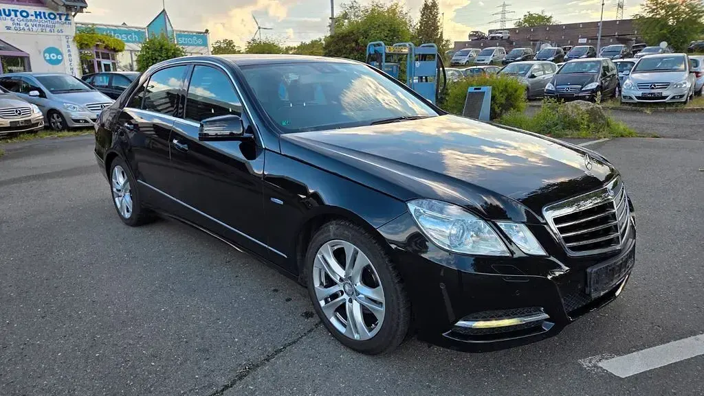 Gebraucht Mercedes E200 184 PS (135 kW) 2011 Schwarz Limousine