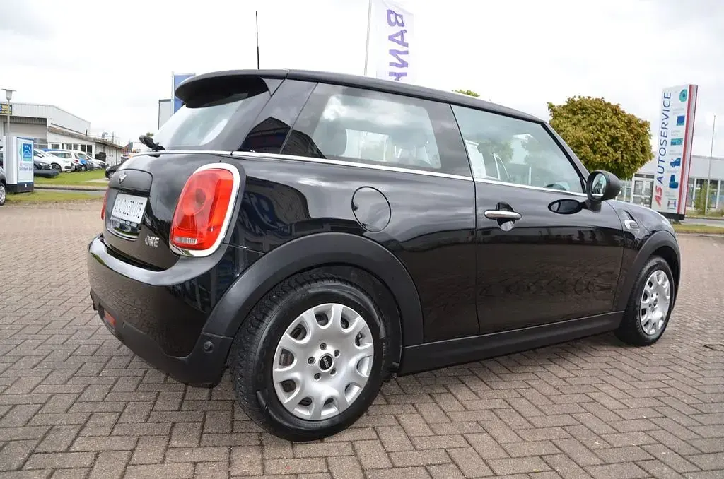 Occasion Mini ONE 75 PK (55 kW) 2018 Zwart Hatchback