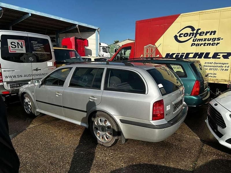Silber Gebraucht 2004 Skoda Octavia Style Kombi | 2.500 € (Fairer Preis) - Bild 1/1