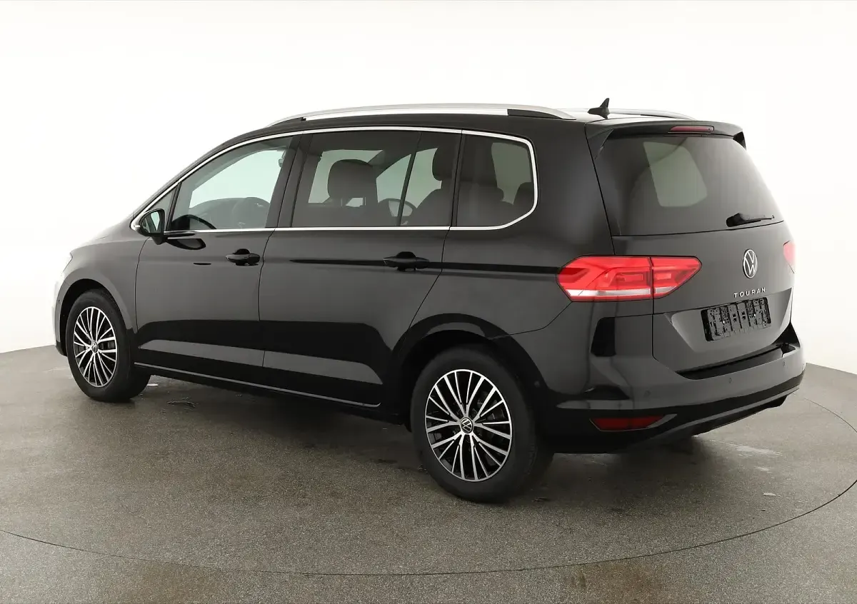 Neu VW Touran Comfortline 150 PS (110 kW) 2026 Grenadillschwarz metallic Van / Kleinbus