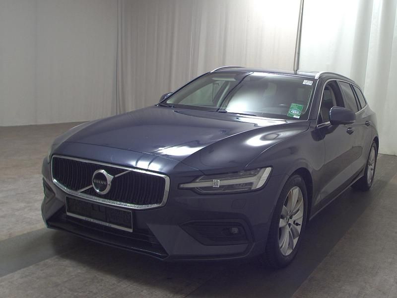 Gebraucht Volvo V60 Momentum 197 PS (144 kW) 2022 Denim blue metallic Kombi