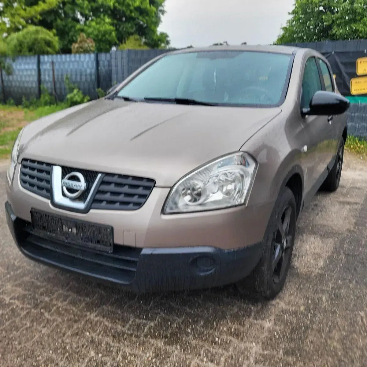 Gebraucht Nissan Qashqai Visia 114 PS (83 kW) 2010 Gold SUV