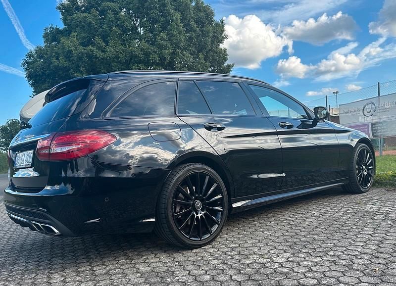 Schwarz Gebraucht 2016 Mercedes C300 AMG Kombi | 23.750 € (Etwas zu teuer) - Bild 1/4