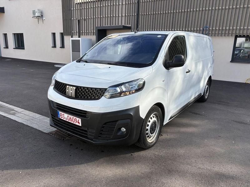 Weiß Gebraucht 2022 Fiat Scudo Van / Kleinbus | 14.890 € (Guter Preis) - Bild 1/4