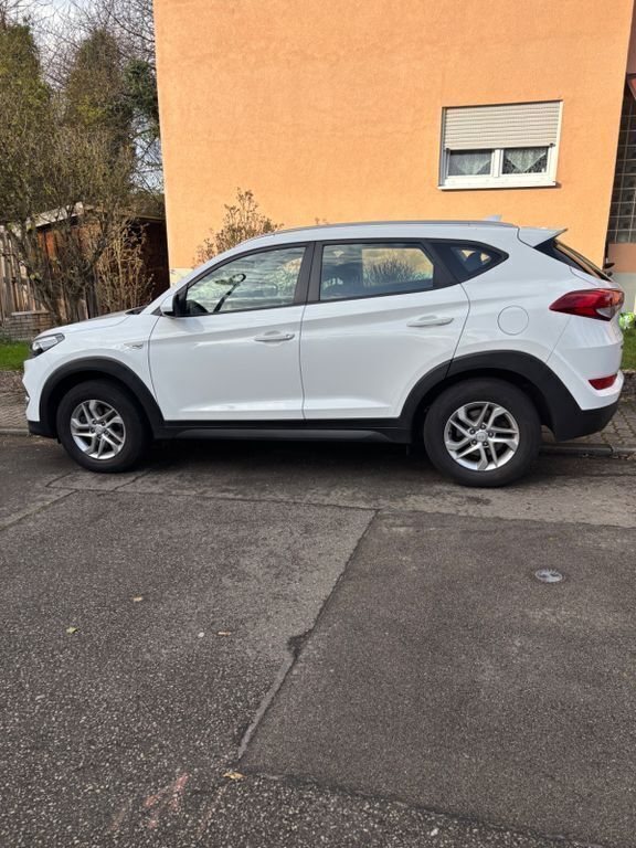 Weiß Gebraucht 2018 Hyundai Tucson Trend SUV | 16.500 € (Fairer Preis) - Bild 1/4
