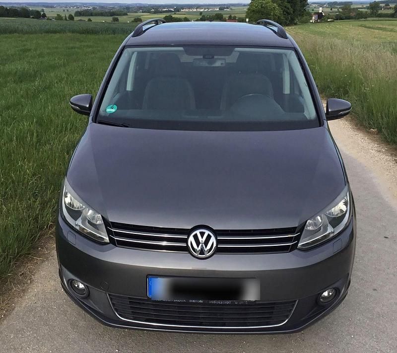 Grau Gebraucht 2010 VW Touran Comfortline Van / Kleinbus | 7.300 € - Bild 1/4