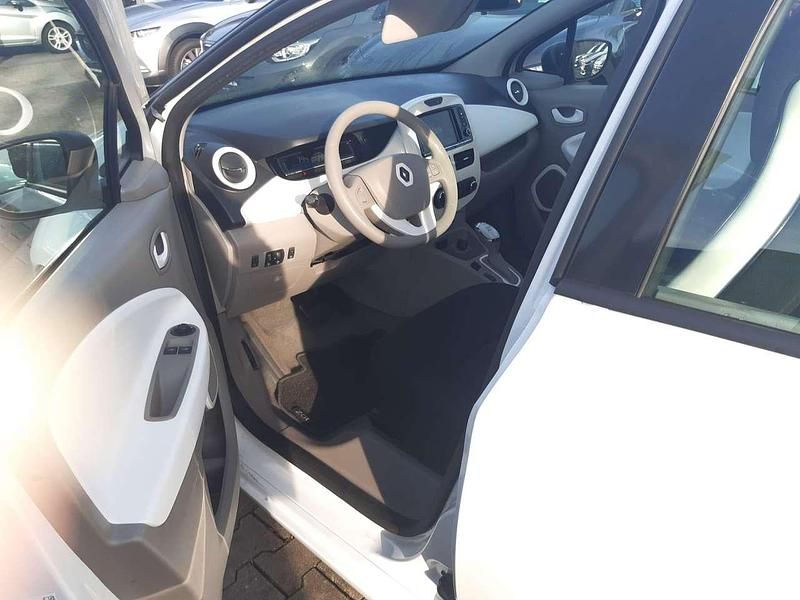 Second-hand Renault Zoe 42 kW (58 CP) 2018 Alb Hatchback