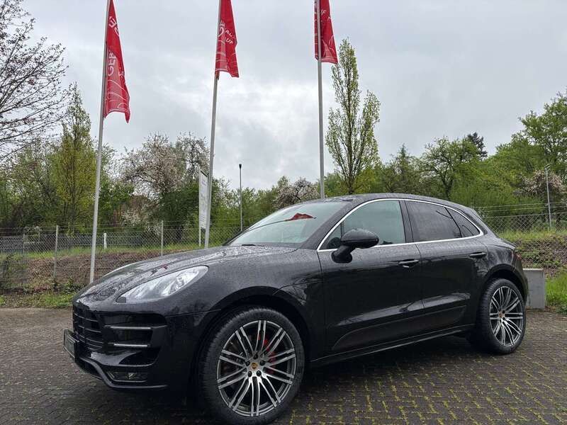 Tiefschwarzmetallic Gebraucht 2014 Porsche Macan Turbo SUV | 48.800 € (Teuer) - Bild 1/4
