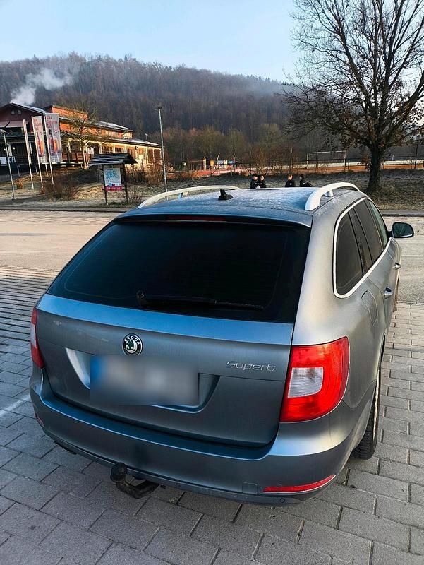 Gebraucht Skoda Superb 140 PS (102 kW) 2012 Silber Kombi