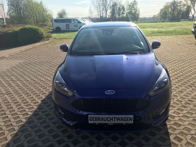 Gebraucht Ford Focus ST-Line 150 PS (110 kW) 2016 Indicblau (metallic) (blau) Limousine