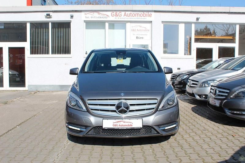 Gebraucht Mercedes B200 156 PS (114 kW) 2012 Grau Van / Kleinbus