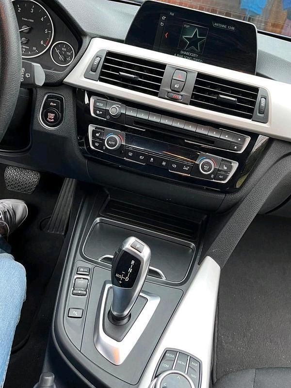 Blau Gebraucht 2018 BMW 318 Advantage Kombi | 13.250 € (Guter Preis) - Bild 1/4