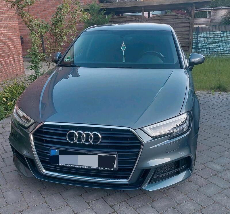 Grau Gebraucht 2019 Audi A3 Sportback S-Line Limousine | 15.000 € (Fairer Preis) - Bild 1/4