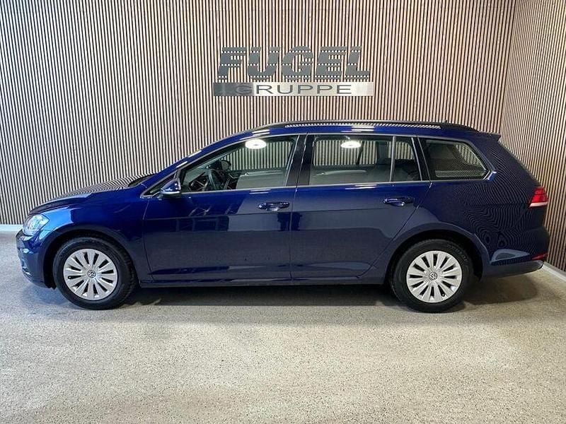 Gebraucht VW Golf VII 116 PS (85 kW) 2019 Atlantik blue metallic Kombi