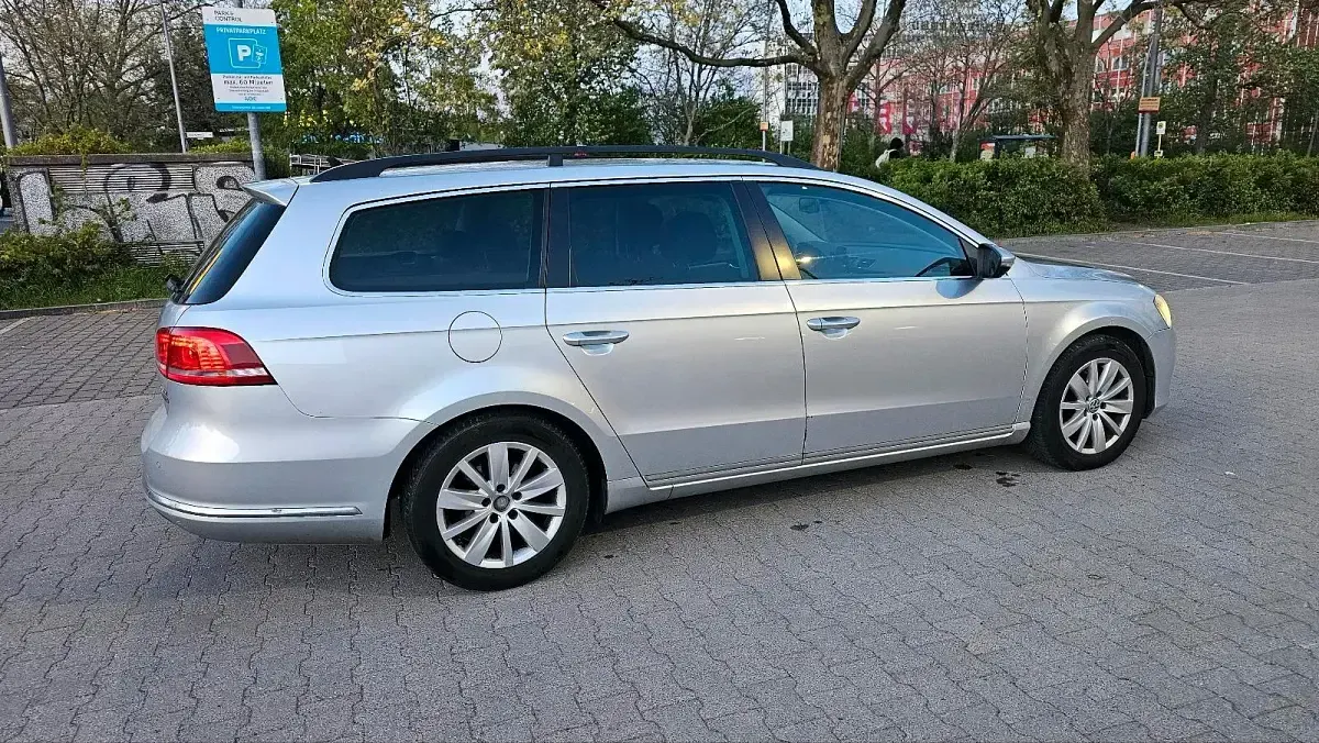 Gebraucht VW Passat 140 PS (102 kW) 2012 Grau Kombi