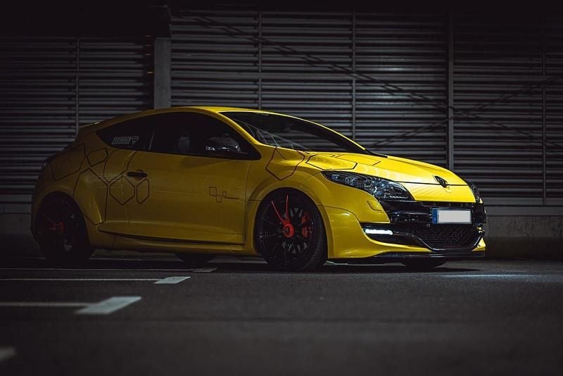 Gelb Gebraucht 2012 Renault Mégane III Trophy Coupé | 27.950 € - Bild 1/4