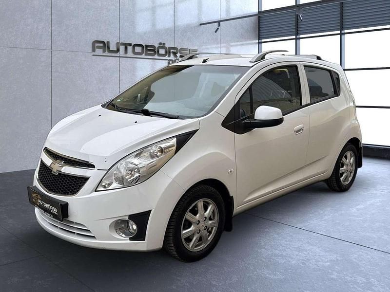 Schneeweiss/summitwhite/arctic Gebraucht 2012 Chevrolet Spark LS Kleinwagen | 3.999 € (Etwas zu teuer) - Bild 1/4