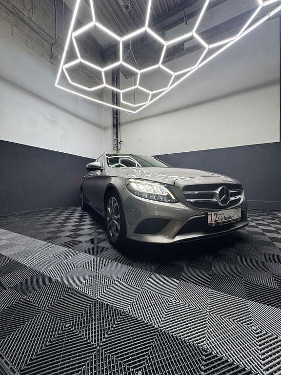 Gebraucht Mercedes C200 184 PS (135 kW) 2019 Silber Limousine