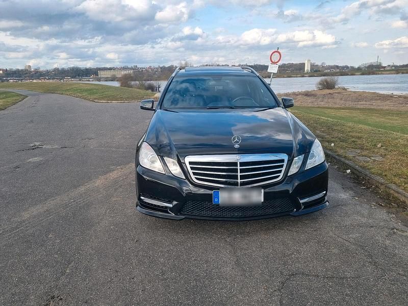 Gebraucht Mercedes E220 AMG 170 PS (125 kW) 2012 Schwarz Kombi