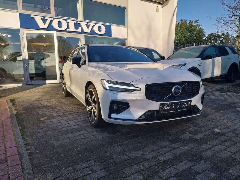 Gebraucht Volvo V60 Plus 197 PS (144 kW) 2024 Weiß Kombi