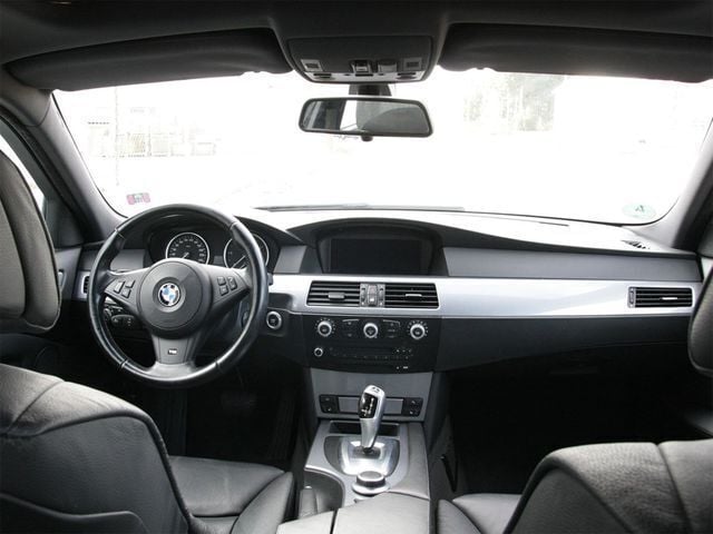 Gebraucht BMW 530 Sport Line 320 PS (235 kW) 2007 Grau metallic Limousine