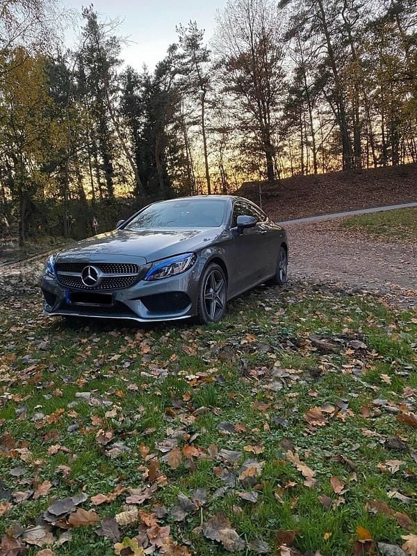 Grau Gebraucht 2017 Mercedes C200 AMG line Coupé | 25.500 € (Teuer) - Bild 1/4