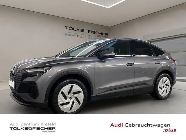 Taifungrau metallic Gebraucht 2022 Audi Q4 Sportback e-tron Basis SUV | 28.443 € (Superpreis) - Bild 1/4