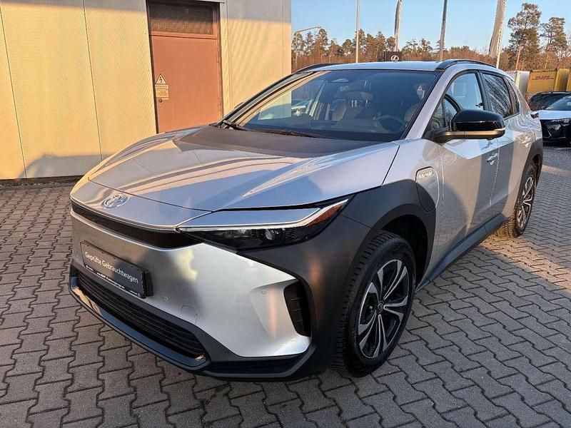 Gebraucht Toyota bZ4X 150 kW (204 PS) 2024 Precious silver SUV