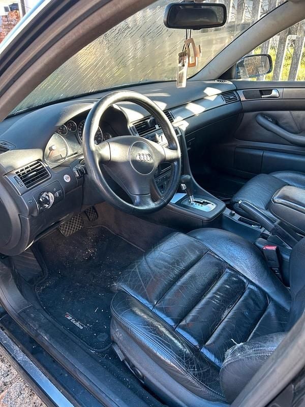 Gebraucht Audi A6 163 PS (119 kW) 2002 Schwarz Kombi