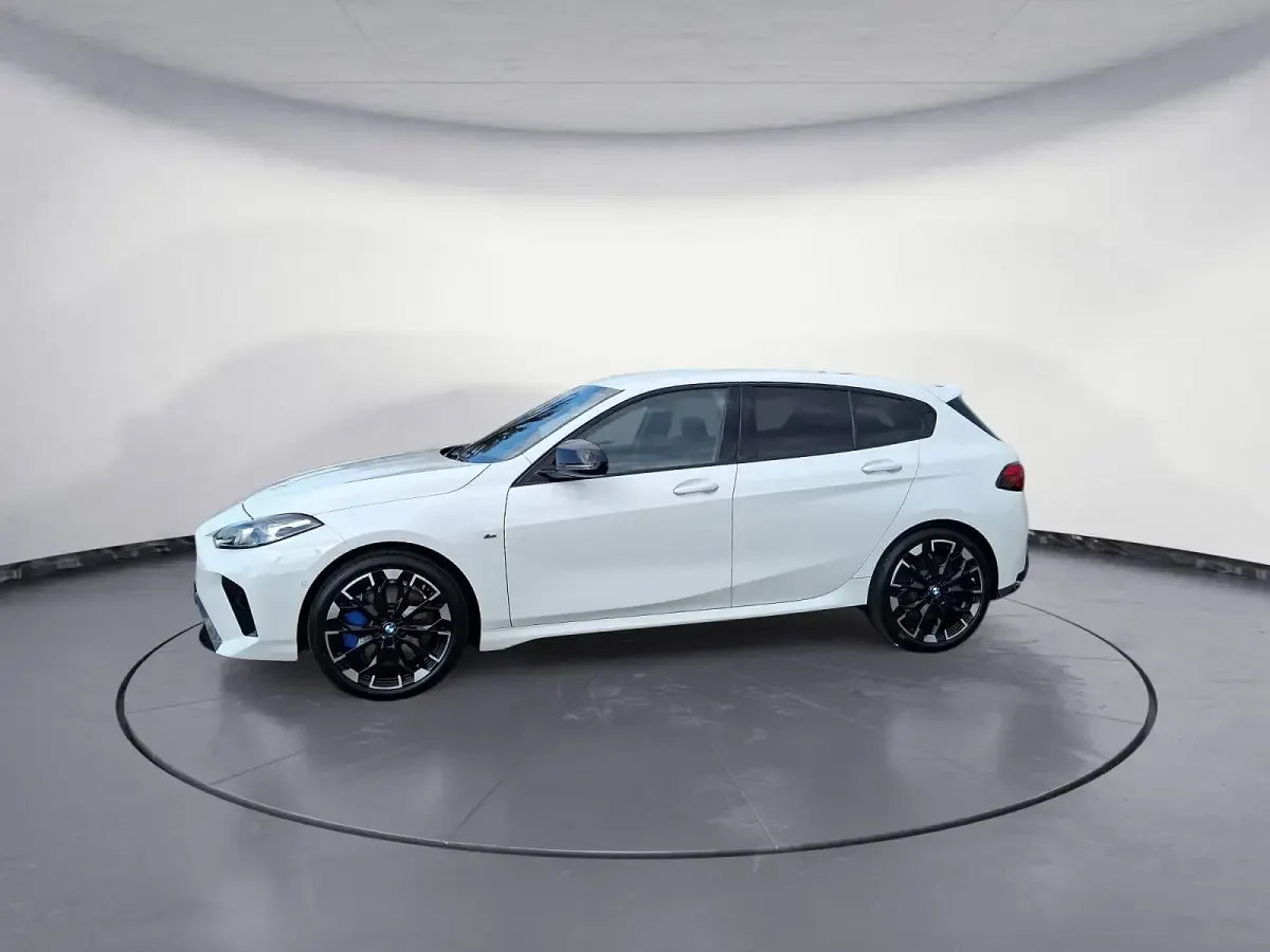 Gebraucht BMW M135 Performance 300 PS (220 kW) 2025 Weiß Kleinwagen