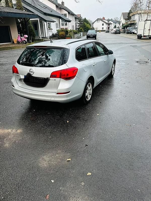 Gebraucht Opel Astra 131 PS (96 kW) 2012 Silber Kombi
