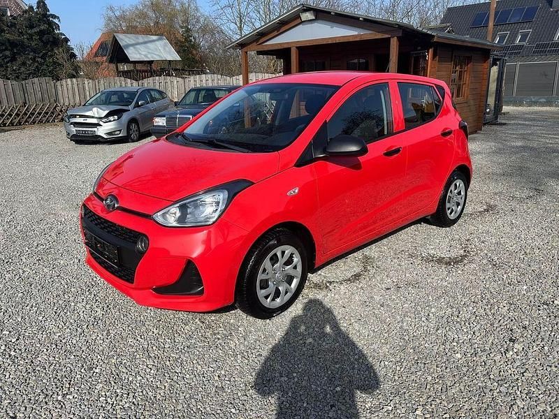 Gebraucht Hyundai i10 Select 67 PS (49 kW) 2019 Rot Kleinwagen