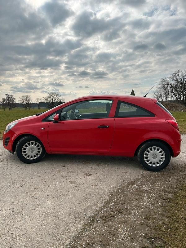 Gebraucht Opel Corsa 69 PS (50 kW) 2014 Rot Kleinwagen