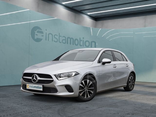Silber Gebraucht 2022 Mercedes A200 Style Limousine | 25.388 € (Fairer Preis) - Bild 1/2