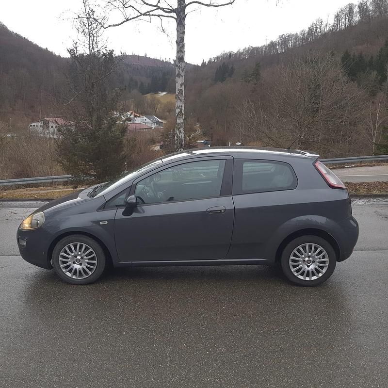 Gebraucht Fiat Grande Punto 105 PS (77 kW) 2012 Grau Kleinwagen
