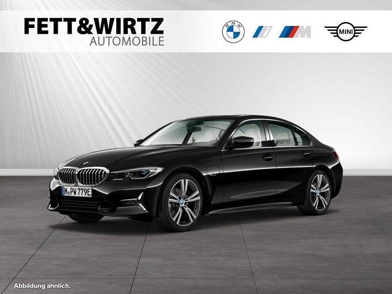 Black sapphire metallic Gebraucht 2022 BMW 330e Performance Limousine | 32.690 € (Guter Preis) - Bild 1/3