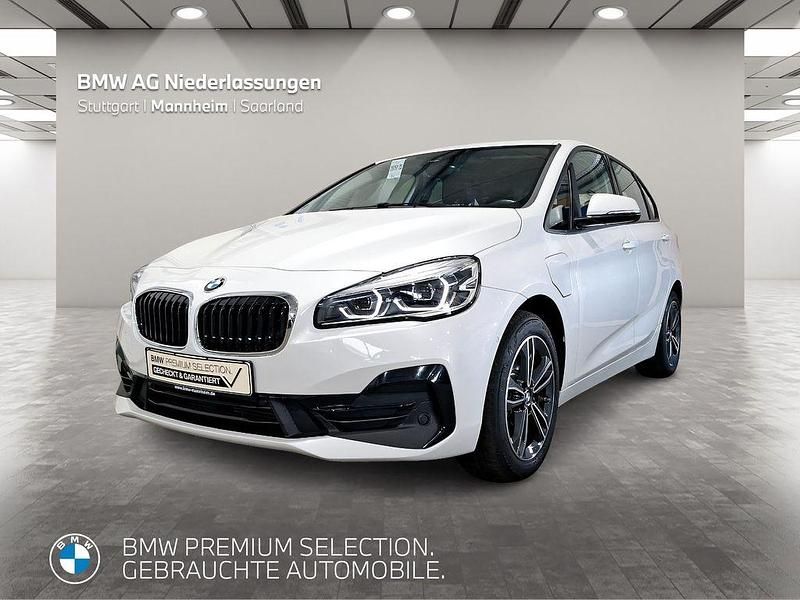 Weiß Gebraucht 2020 BMW 225 Active Tourer iPerformance Van / Kleinbus | 21.680 € (Fairer Preis) - Bild 1/4