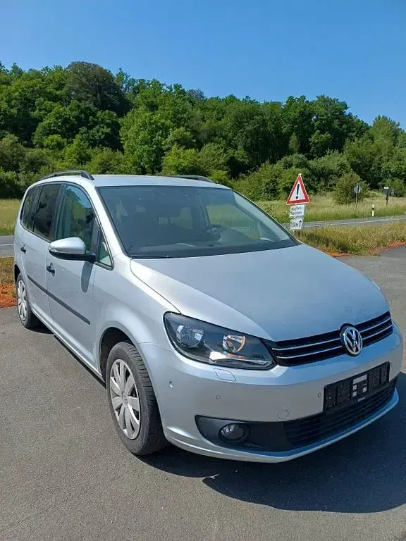 Gebraucht VW Touran Life 140 PS (102 kW) 2014 Silber Van / Kleinbus