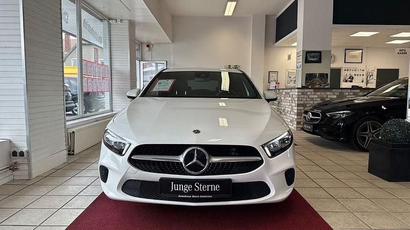 Gebraucht Mercedes A180 116 PS (85 kW) 2022 Weiß Limousine