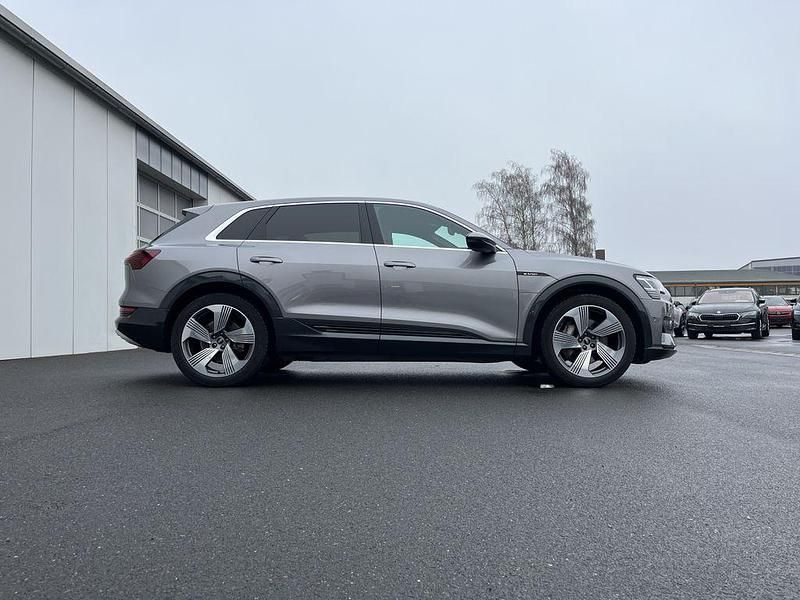 Gebraucht Audi e-tron Advanced Plus 230 kW (313 PS) 2022 Grau SUV