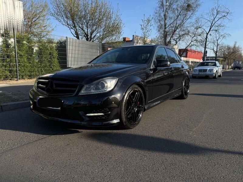 Schwarz Gebraucht 2011 Mercedes C350 AMG line Limousine | 10.999 € - Bild 1/4