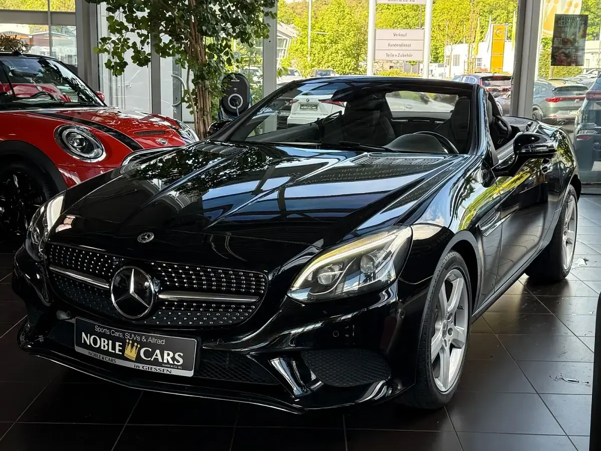 Gebraucht Mercedes SLC200 184 PS (135 kW) 2019 Obsidianschwarz (metallic) Cabrio