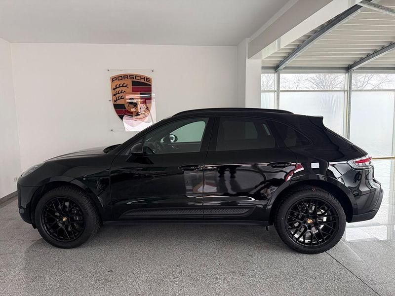 Gebraucht Porsche Macan 265 PS (194 kW) 2022 Tiefschwarz SUV