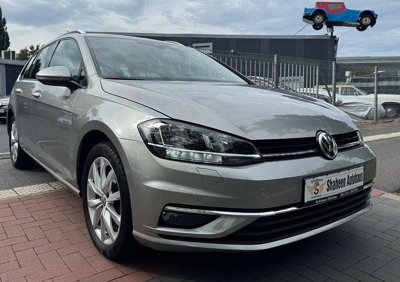 Silber Gebraucht 2018 VW Golf VII Sound Kombi | 15.299 € (Guter Preis) - Bild 1/4