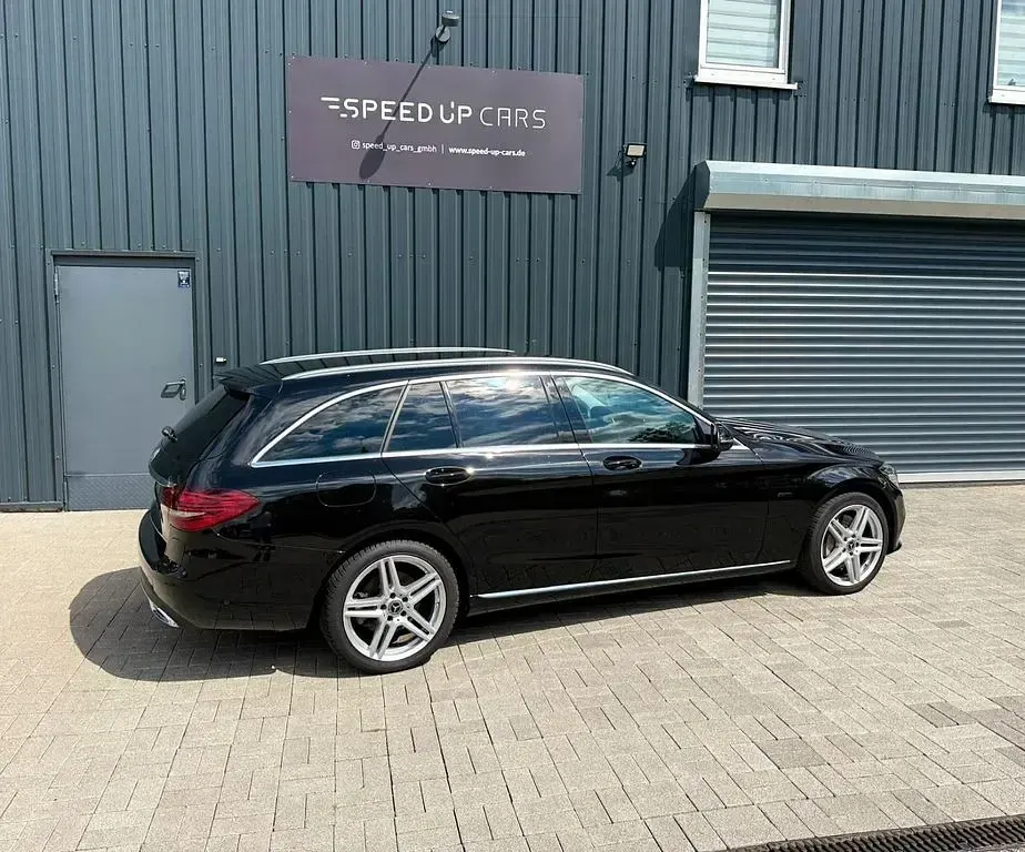 Gebraucht Mercedes E300 Avantgarde 194 PS (142 kW) 2021 Schwarz Kombi
