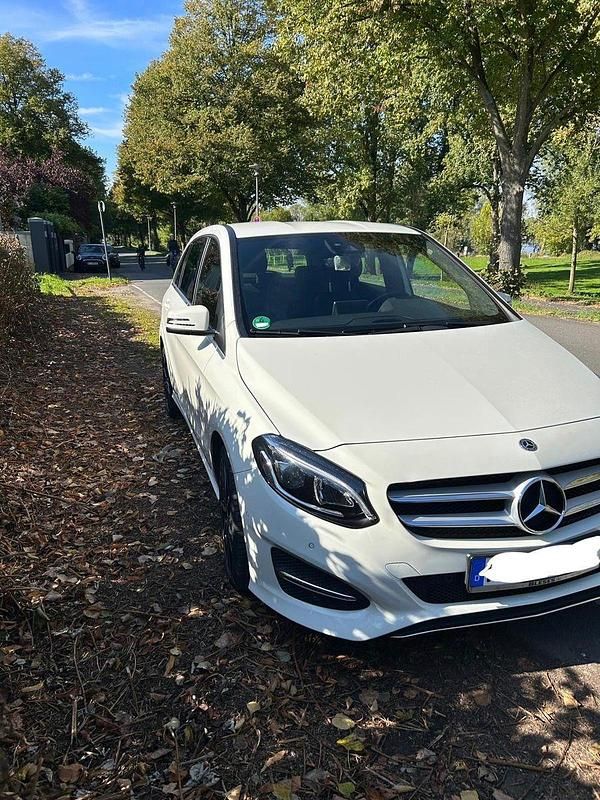 Gebraucht Mercedes B180 122 PS (89 kW) 2017 Weiß Van / Kleinbus