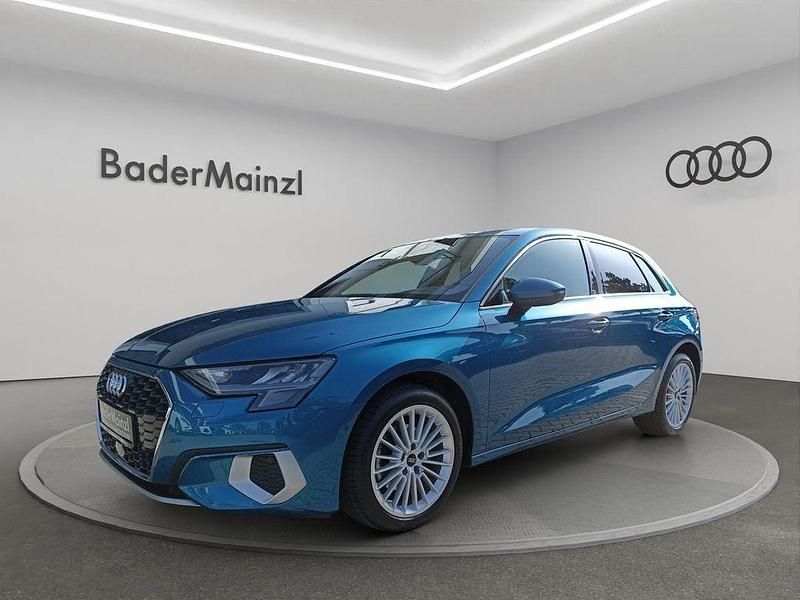 Blau Gebraucht 2022 Audi A3 Sportback Advanced Plus Limousine | 20.880 € (Superpreis) - Bild 1/4